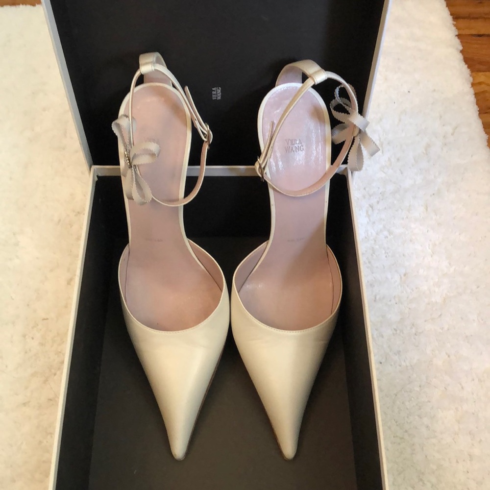 Vera Wang White Chanel/Scarpa Heels